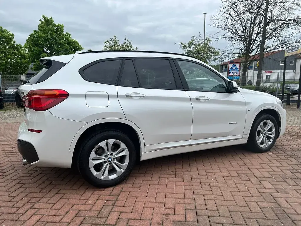 Gebraucht BMW X1 Sport Line 231 PS (169 kW) 2017 Mineralweiss (metallic) SUV