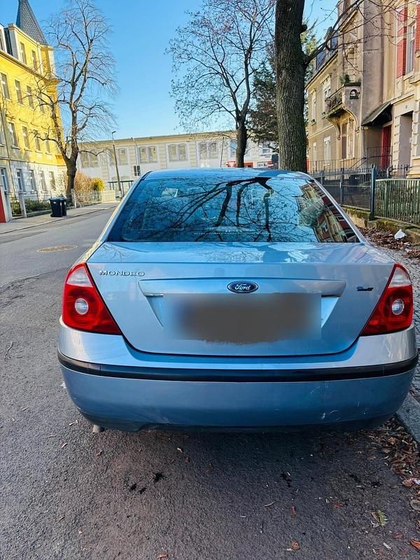 Gebraucht Ford Mondeo 125 PS (91 kW) 2003 Blau Limousine