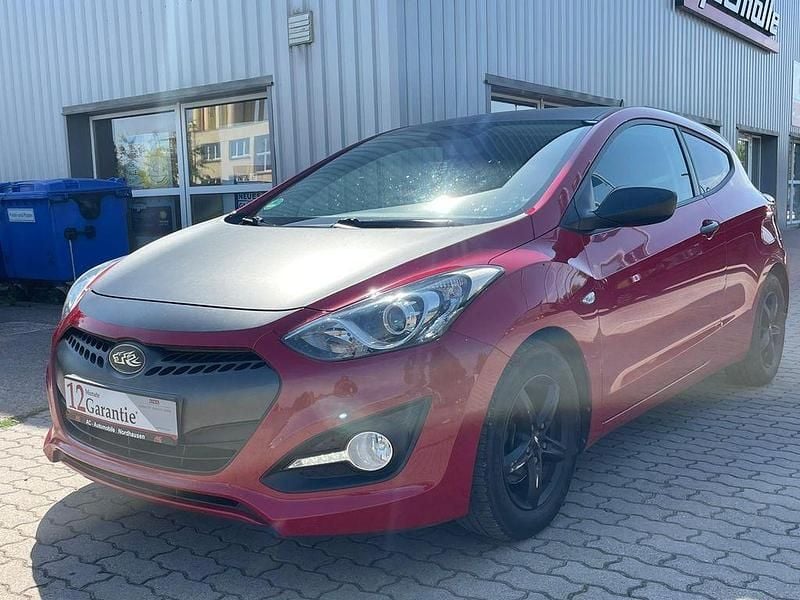Gebraucht Hyundai i30 Classic 99 PS (72 kW) 2014 Rot Limousine