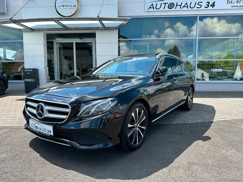 Schwarz Gebraucht 2018 Mercedes E200 Kombi | 20.750 € (Fairer Preis) - Bild 1/4