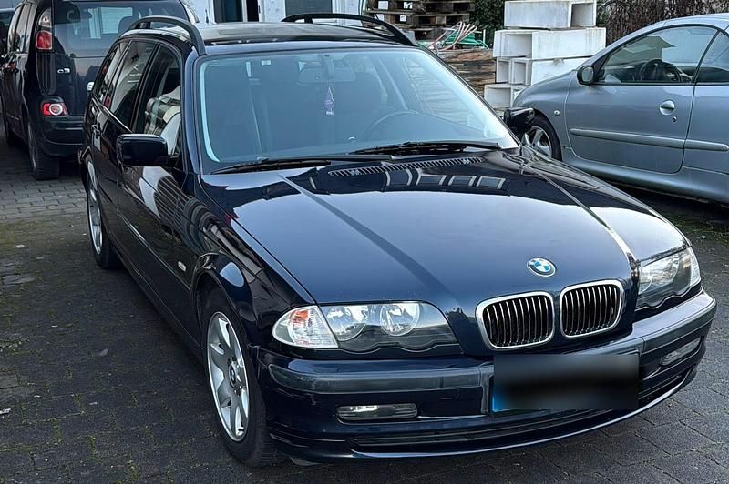 Second-hand BMW 320 150 CP (110 kW) 2000 Albastru Break