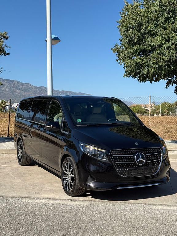 Schwarz Gebraucht 2024 Mercedes V300 Exclusive Van / Kleinbus | 69.999 € (Superpreis) - Bild 1/4