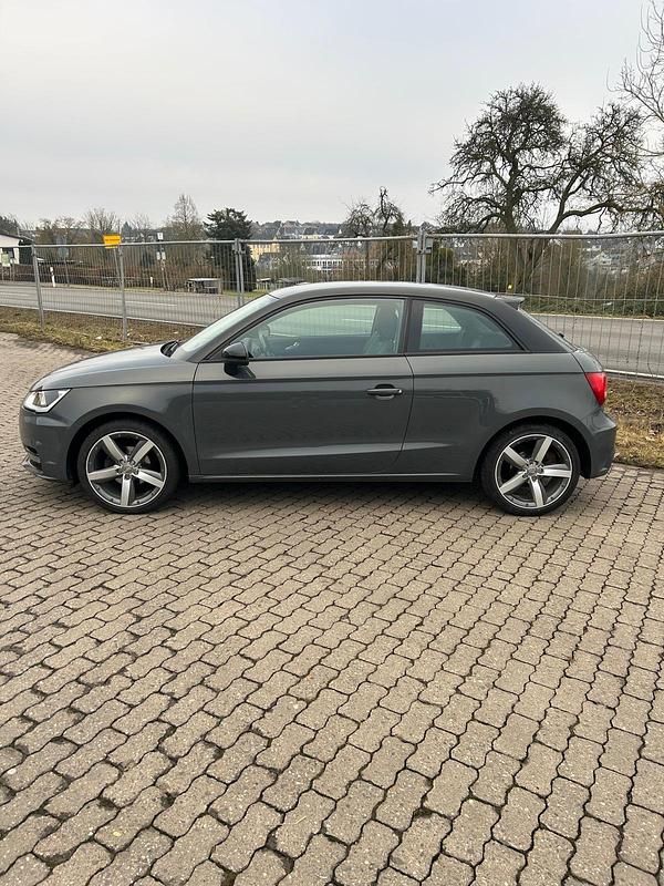 Grau Gebraucht 2016 Audi A1 S-Line Kleinwagen | 11.111 € (Fairer Preis) - Bild 1/4