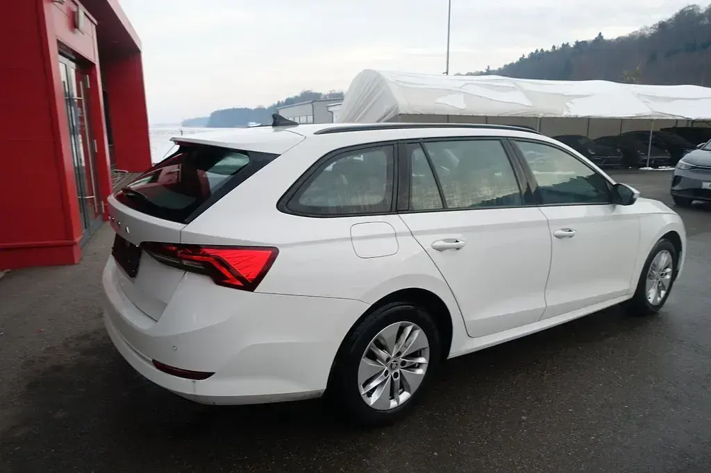 Gebraucht Skoda Octavia Ambition 116 PS (85 kW) 2022 Weiß Kombi