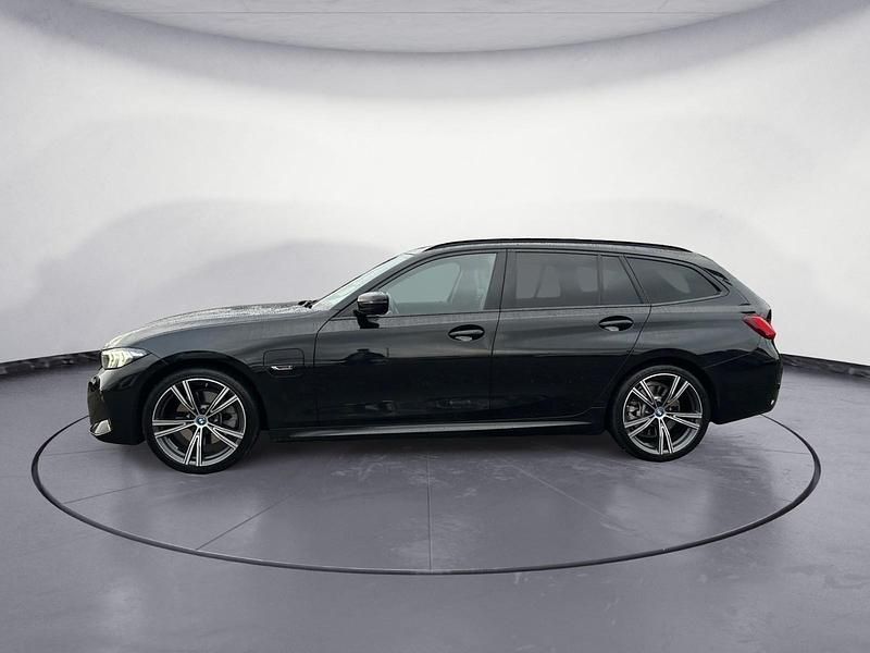 Gebraucht BMW 320e M Sport 163 PS (119 kW) 2022 Schwarz Kombi