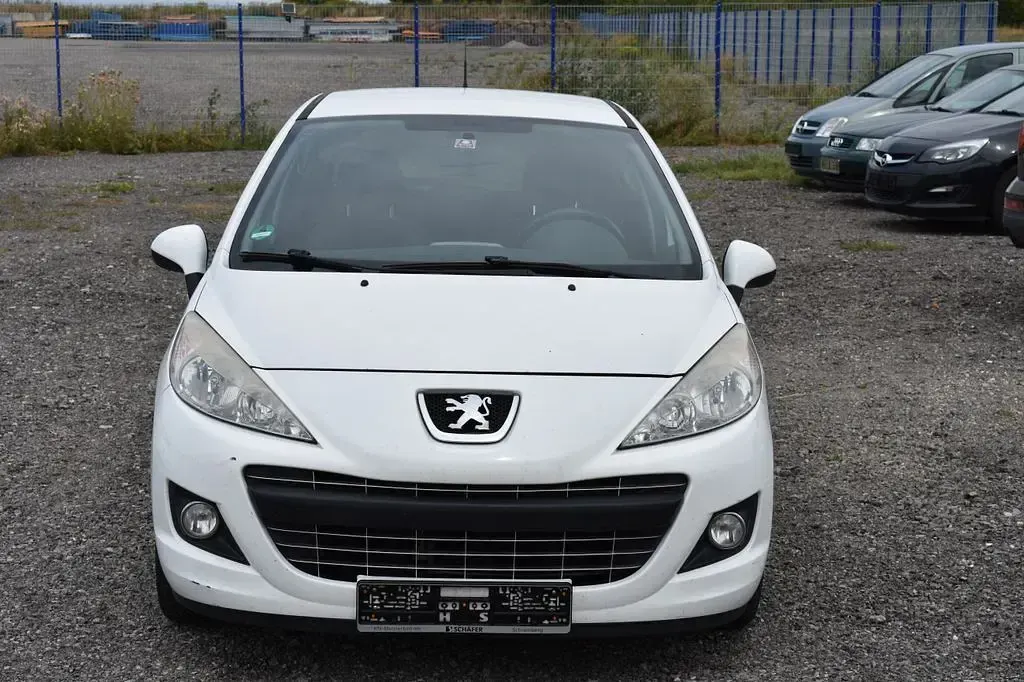 Gebraucht Peugeot 207 Premium 120 PS (88 kW) 2011 Weiß Limousine