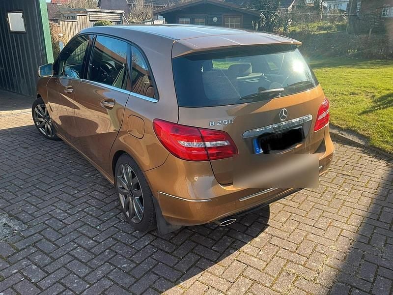 Gebraucht Mercedes 250 211 PS (155 kW) 2012 Beige Van / Kleinbus