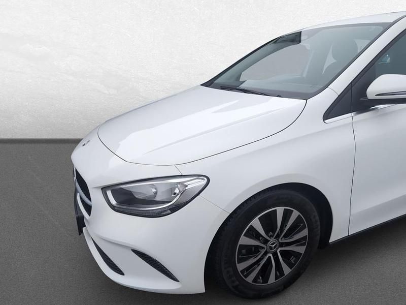 Gebraucht Mercedes B180 136 PS (100 kW) 2024 Unilack polarweiß Van / Kleinbus