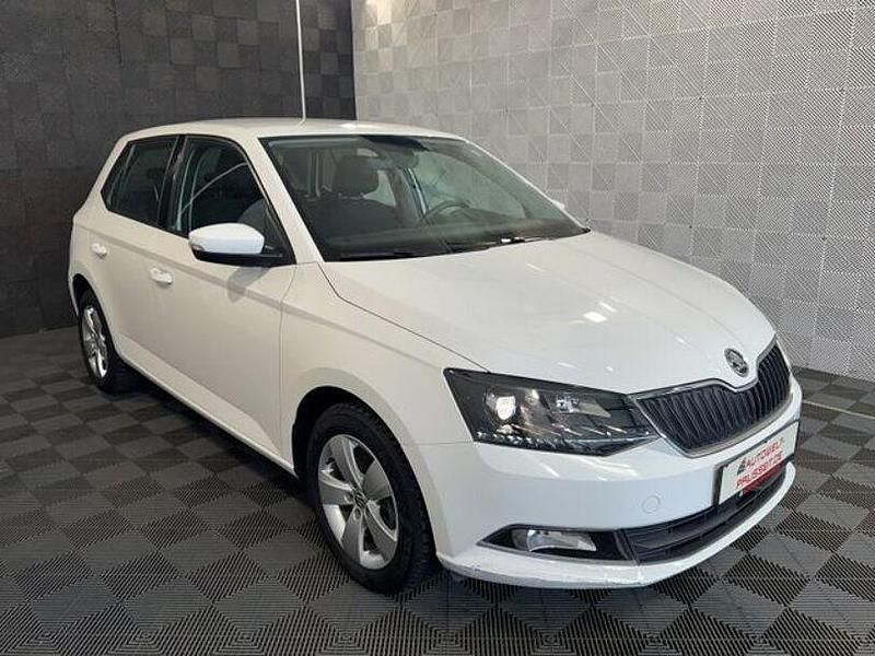 Weiß Gebraucht 2018 Skoda Fabia Style Limousine | 11.920 € (Fairer Preis) - Bild 1/4