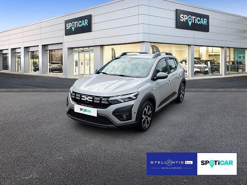 Grau Gebraucht 2023 Dacia Sandero Expression Kleinwagen | 16.775 € (Fairer Preis) - Bild 1/4