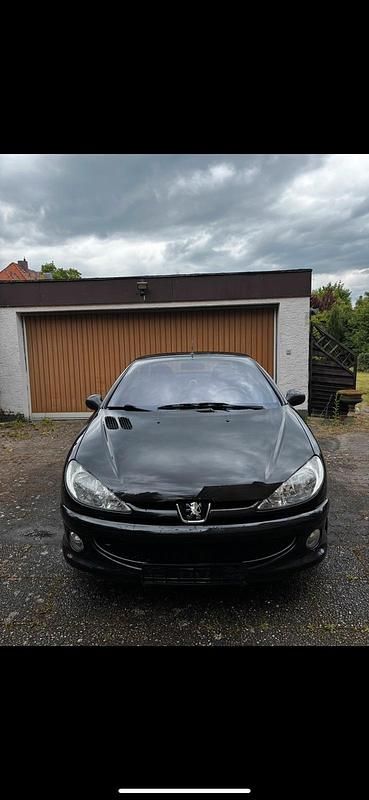 Schwarz Gebraucht 2004 Peugeot 206 CC Cabrio | 1.999 € (Etwas zu teuer) - Bild 1/4