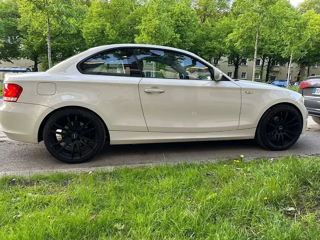 Second-hand BMW 120 170 CP (125 kW) 2011 Alb Hatchback