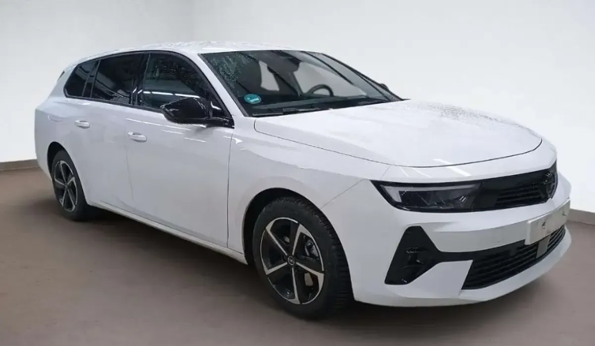 Gebraucht Opel Astra 131 PS (96 kW) 2024 Weiß Kleinwagen