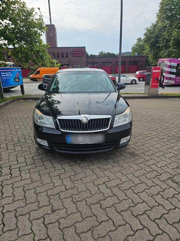 Schwarz Gebraucht 2009 Skoda Octavia Elegance Limousine | 3.890 € - Bild 1/4