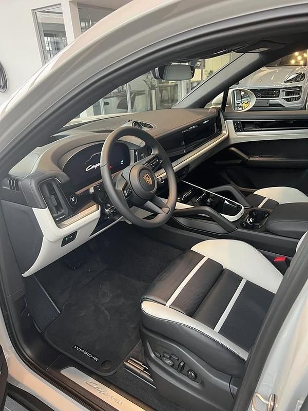 Gebraucht Porsche Cayenne 354 PS (260 kW) 2024 Grau SUV