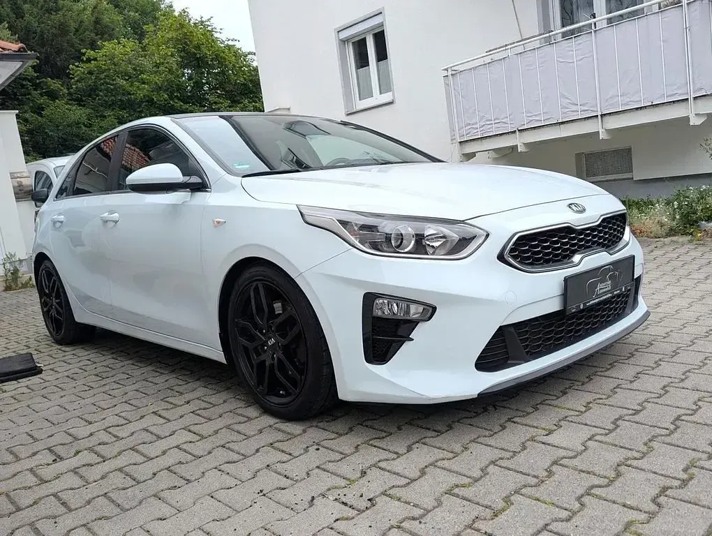 Gebraucht Kia Ceed Vision 140 PS (102 kW) 2019 Carraraweiß Kleinwagen