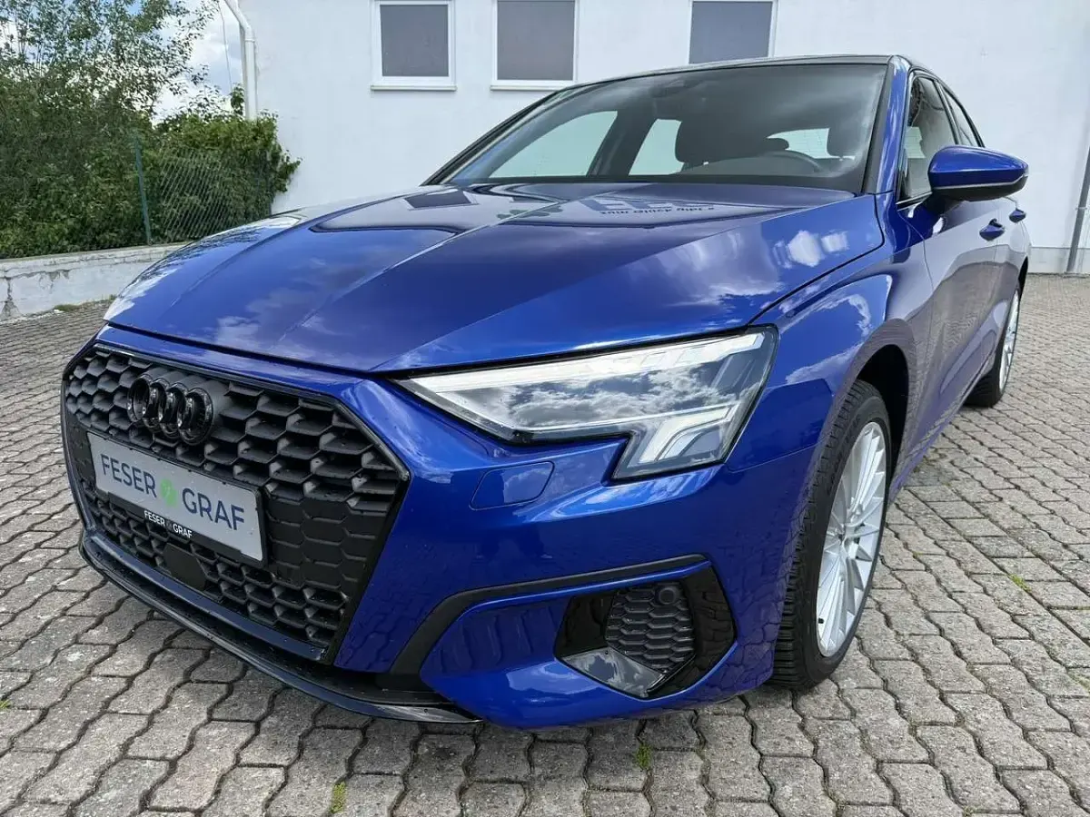 Gebraucht Audi A3 Advanced Plus 116 PS (85 kW) 2024 Ultrablau metallic (individ... Limousine
