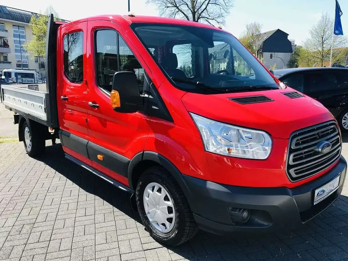 Gebraucht Ford Transit Trend 170 PS (125 kW) 2018 Rot Limousine