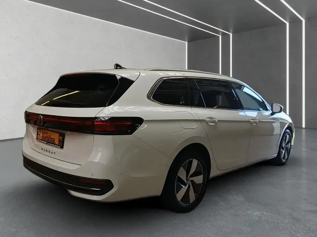 Gebraucht VW Passat 150 PS (110 kW) 2025 Weiß Kombi