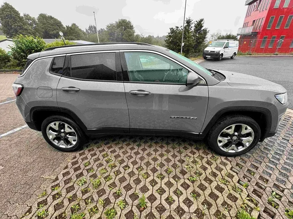 Gebraucht Jeep Compass Limited 170 PS (125 kW) 2020 Grau SUV