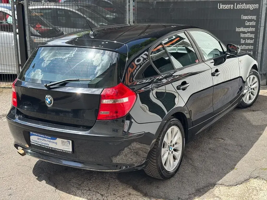 Gebraucht BMW 116 116 PS (85 kW) 2011 Schwarz Kleinwagen