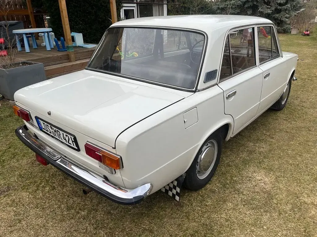 Second-hand Lada 1200 60 CP (44 kW) 1984 Alb Berlinǎ