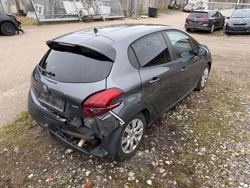 Second-hand Peugeot 208 Active 99 CP (72 kW) 2015 Gri Hatchback
