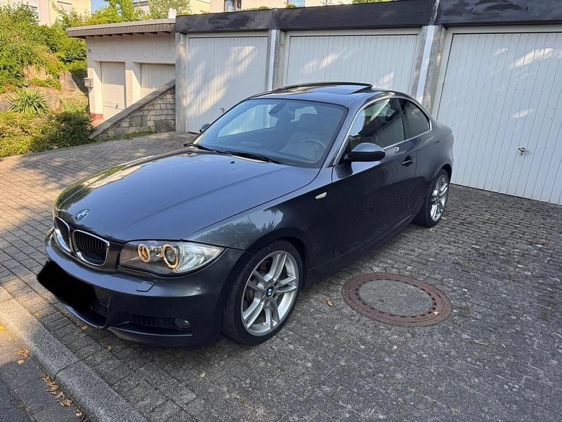 Grau Gebraucht 2008 BMW 123 Coupé Coupé | 8.900 € - Bild 1/4