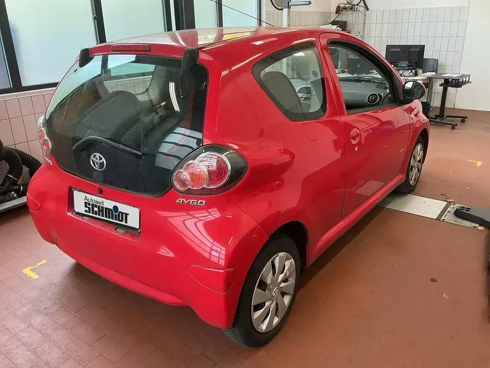 Gebraucht Toyota Aygo Cool 68 PS (50 kW) 2012 Rot Kleinwagen
