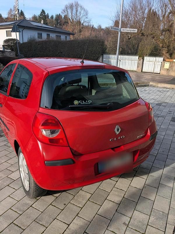 Gebraucht Renault Clio II 68 PS (50 kW) 2006 Rot Limousine