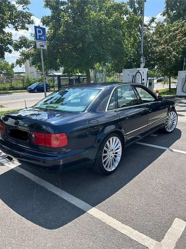 Blau Gebraucht 1997 Audi A8 Limousine | 2.350 € (Superpreis) - Bild 1/4