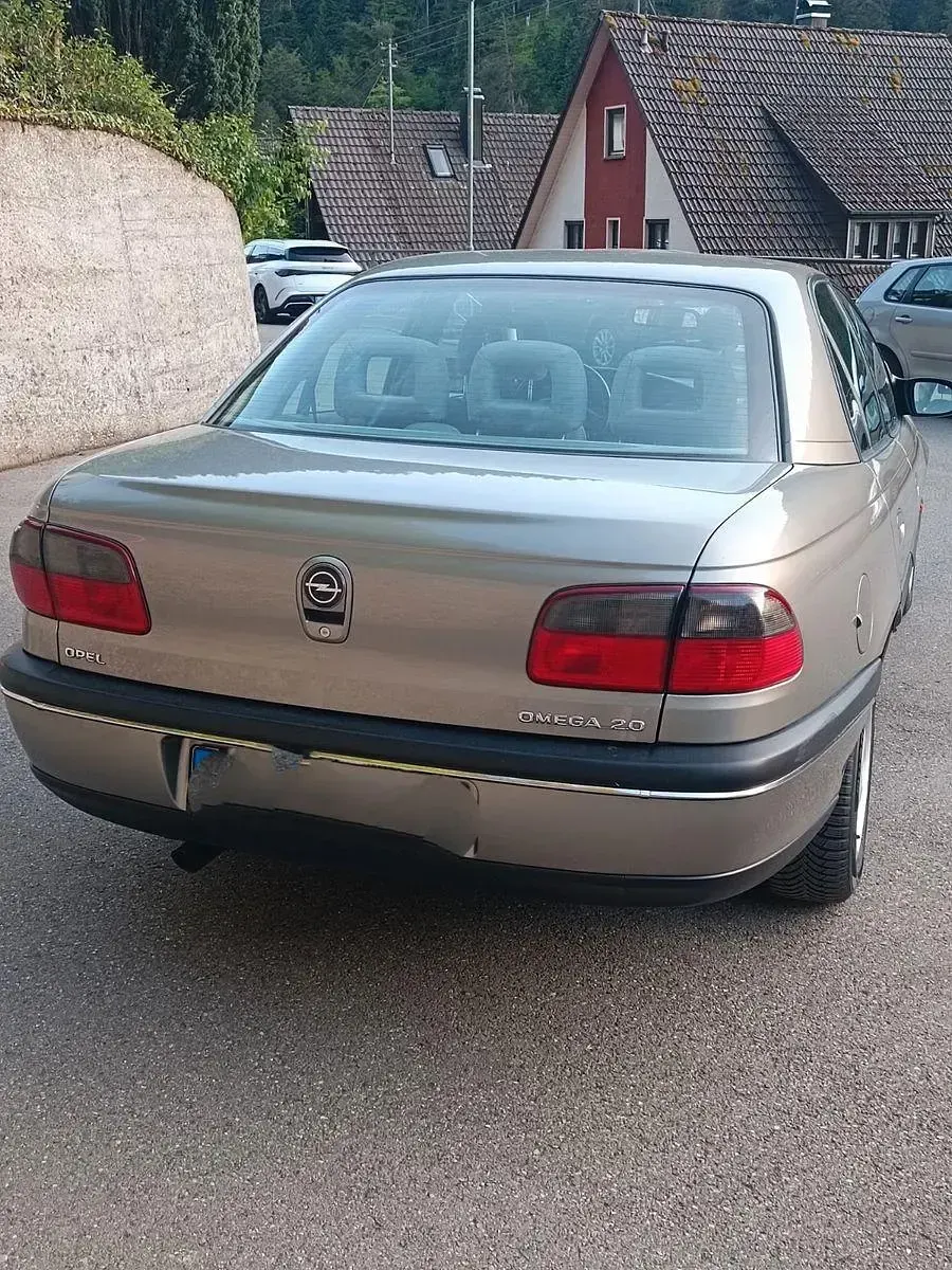 Gebraucht Opel Omega 116 PS (85 kW) 1995 Grau Limousine
