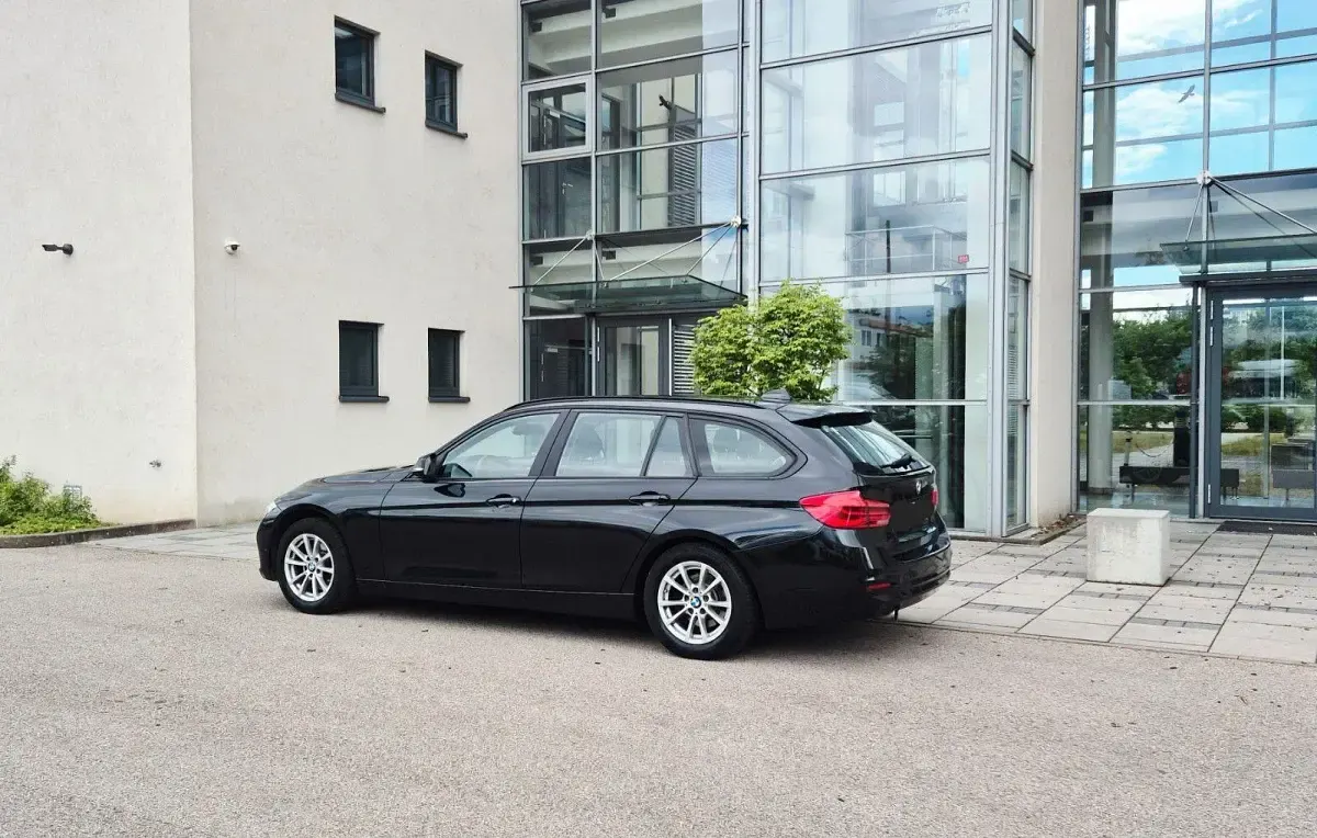Gebraucht BMW 318 Advantage 136 PS (100 kW) 2016 Schwarz Kombi