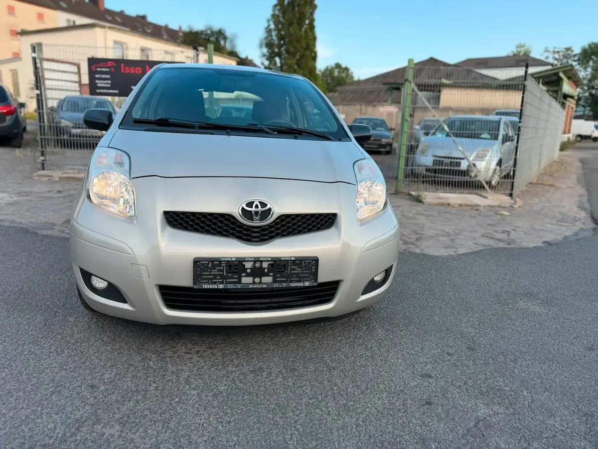 Gebraucht Toyota Yaris Cool 101 PS (74 kW) 2009 Gold Kleinwagen