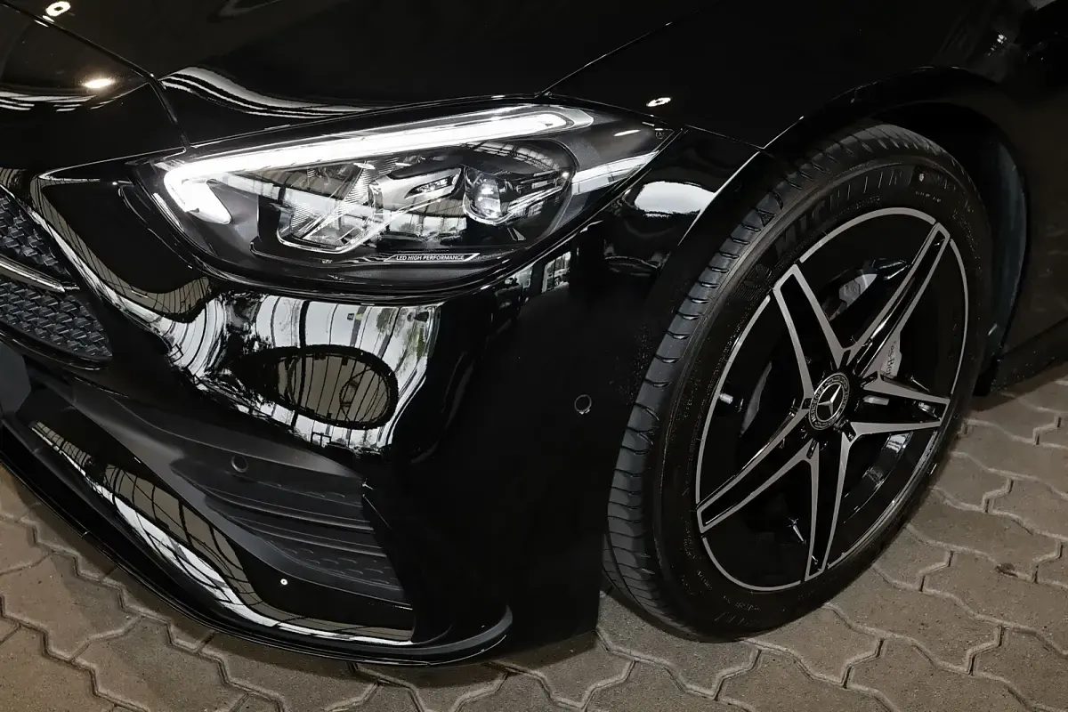 Gebraucht Mercedes C180 AMG 170 PS (125 kW) 2025 Unilack schwarz uni Kombi