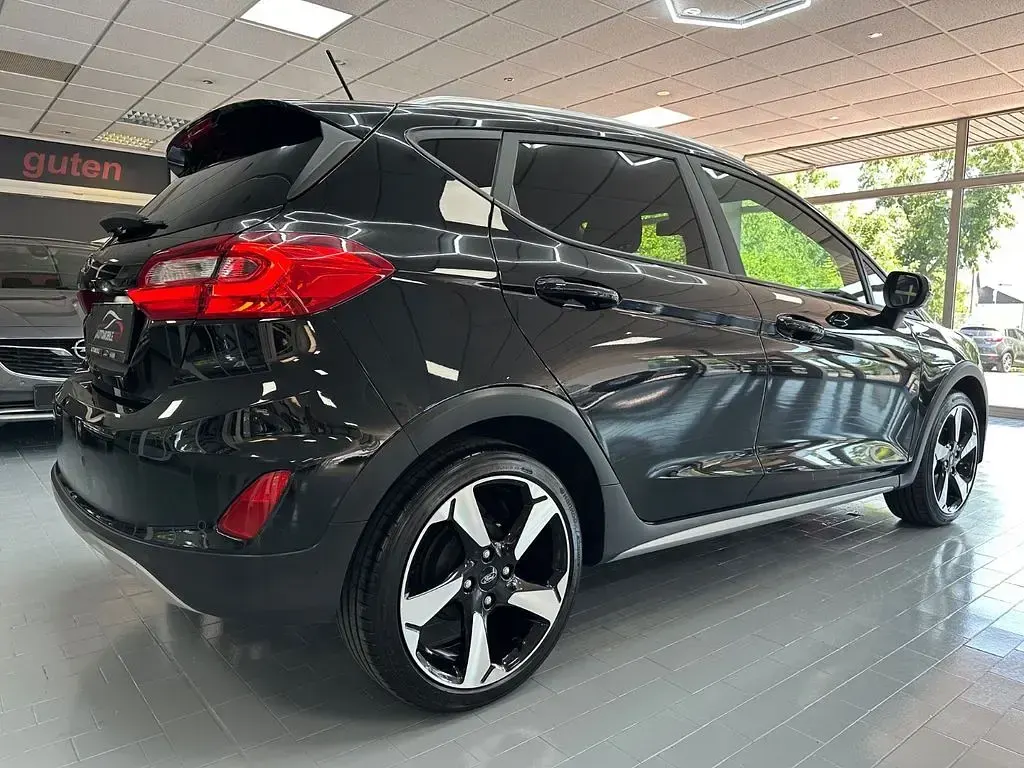 Gebraucht Ford Fiesta Active 101 PS (74 kW) 2019 Schwarz Kleinwagen