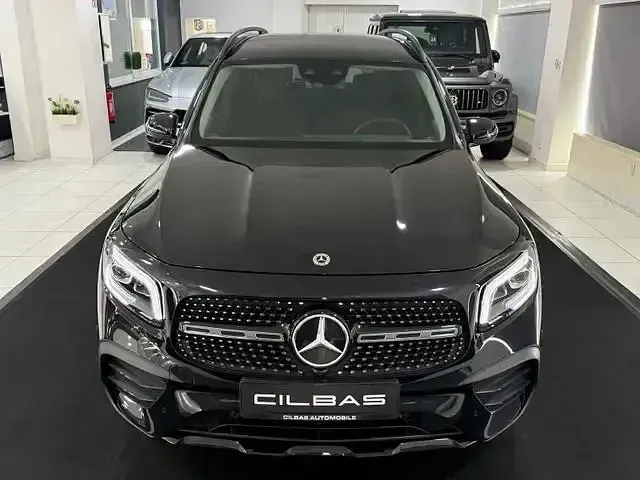 Gebraucht Mercedes GLB200 AMG line 163 PS (119 kW) 2021 Schwarz SUV