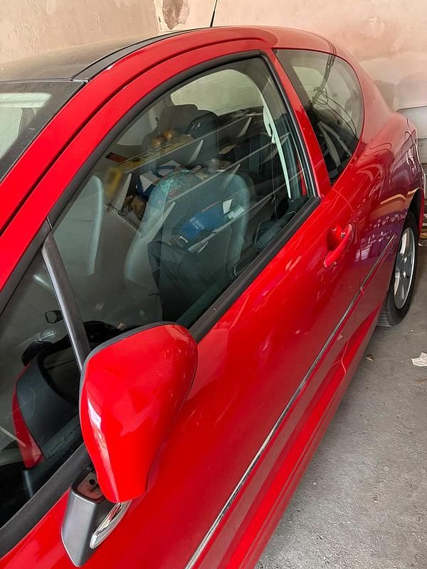 Gebraucht Peugeot 207 95 PS (69 kW) 2012 Rot Limousine