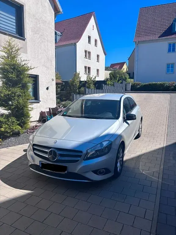 Używany Mercedes A180 Style 122 KM (89 kW) 2012 Srebrny Sedan/Limuzyna