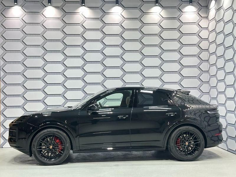 Neu Porsche Cayenne GTS 500 PS (367 kW) 2026 Schwarz SUV