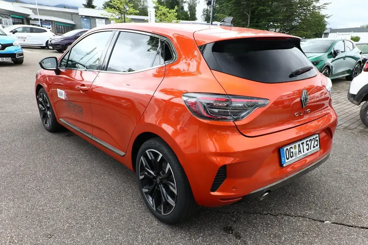 Gebraucht Renault Clio Techno 91 PS (66 kW) 2024 Valenciaorange metallic Kleinwagen