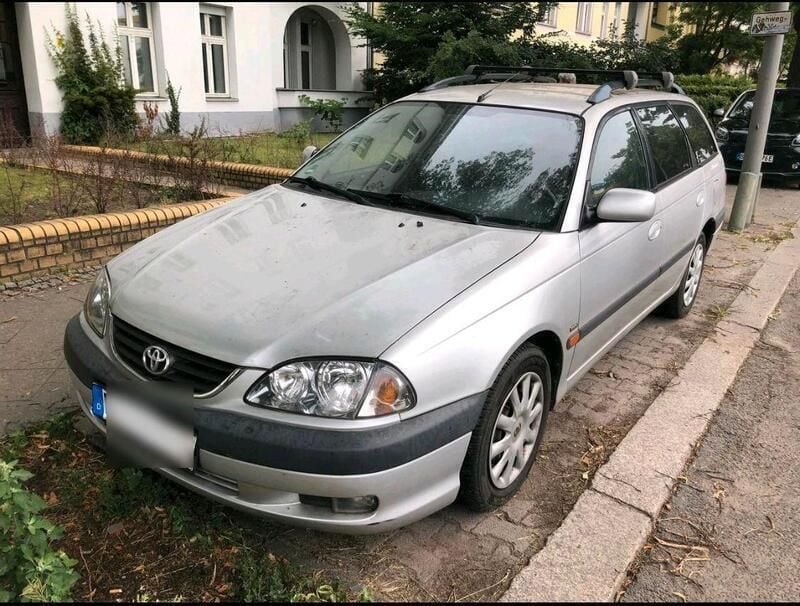Silber Gebraucht 2002 Toyota Avensis Kombi | 1.400 € (Guter Preis) - Bild 1/4