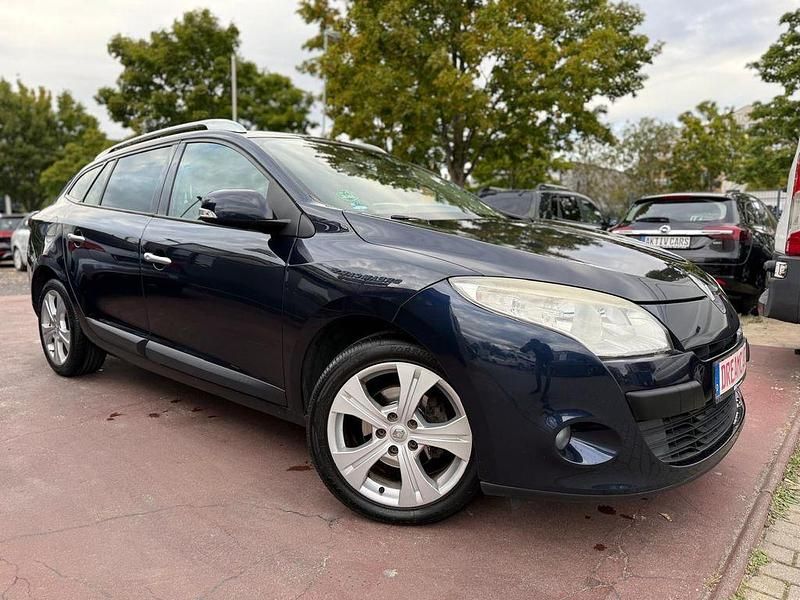 Blau Gebraucht 2010 Renault Mégane III Dynamique Limousine | 3.490 € (Teuer) - Bild 1/4