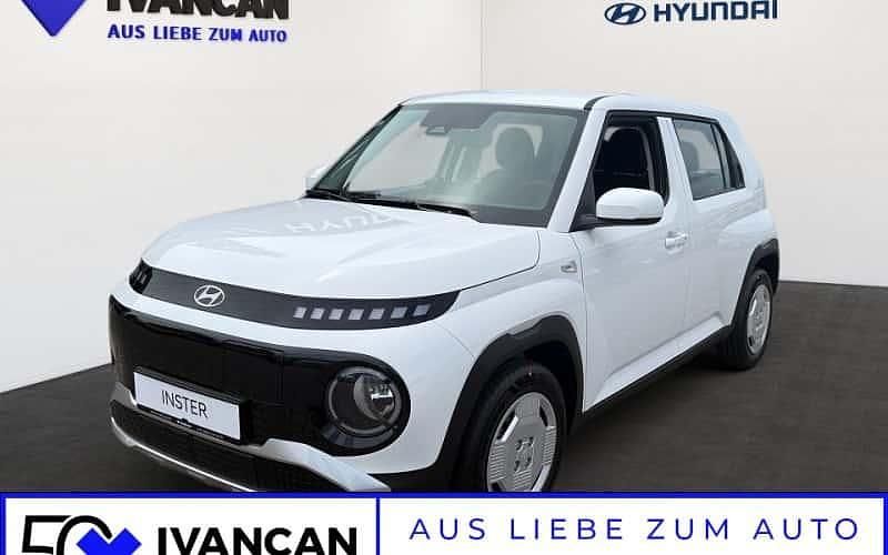 Atlas white Gebraucht 2025 Hyundai Inster Select Kleinwagen | 23.790 € (Fairer Preis) - Bild 1/4