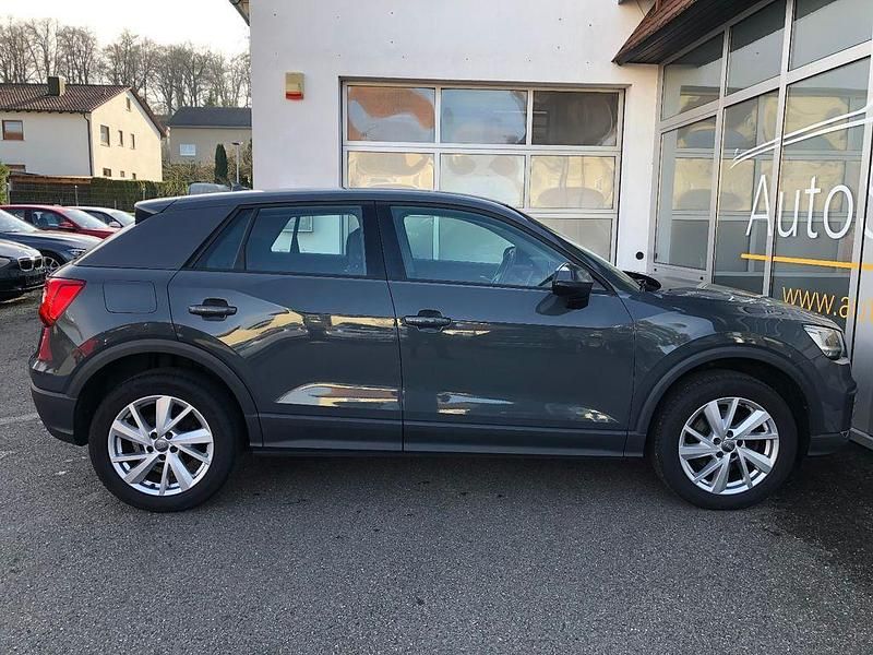 Gebraucht Audi Q2 Design 150 PS (110 kW) 2018 Grau SUV