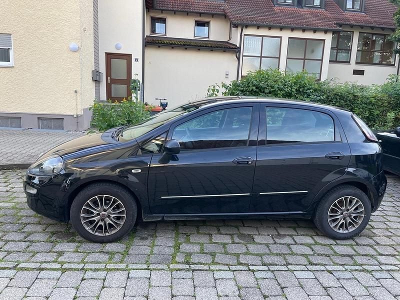 Schwarz Gebraucht 2011 Fiat Punto Kleinwagen | 2.400 € (Etwas zu teuer) - Bild 1/4