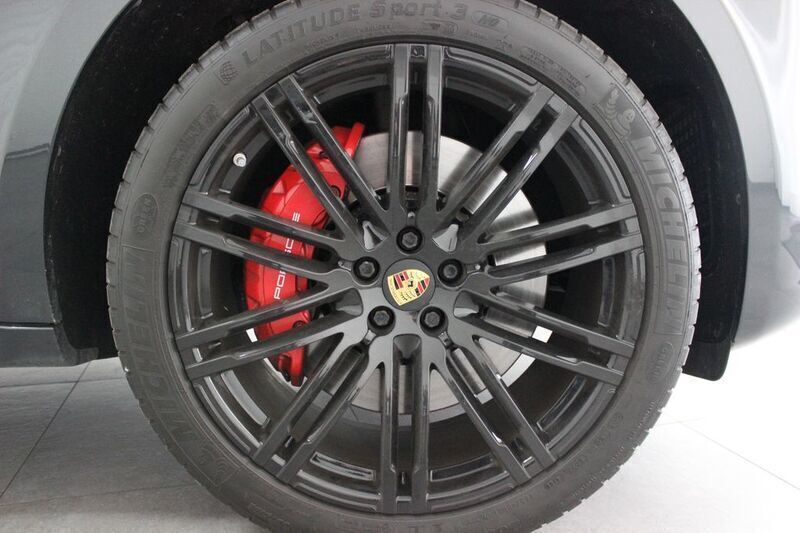 Gebraucht Porsche Macan Turbo Performance Package 441 PS (324 kW) 2017 Vulkangrau perleffekt (metallic) SUV