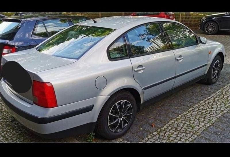 Silber Gebraucht 1997 VW Passat Limousine | 1.050 € (Guter Preis) - Bild 1/4