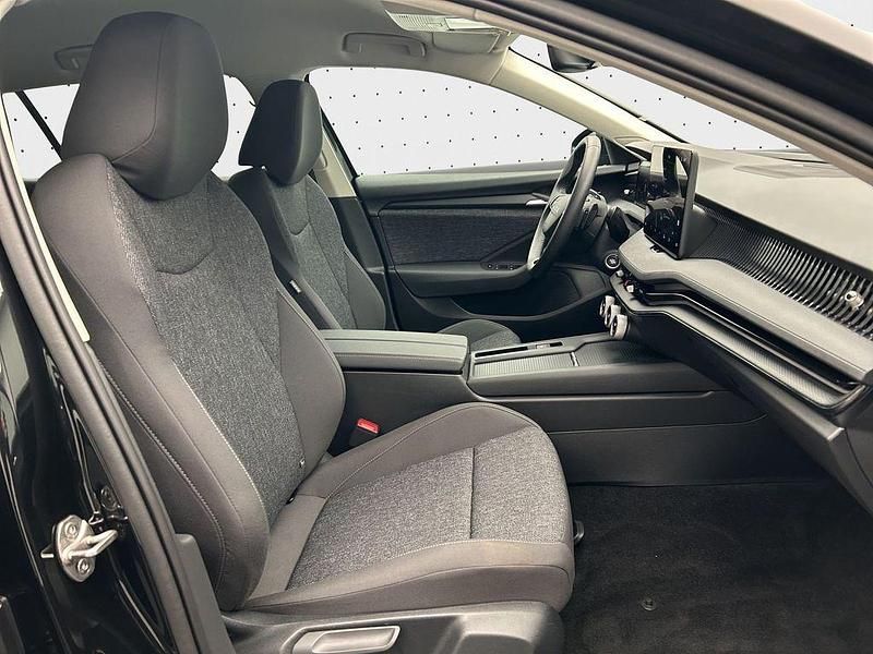 Gebraucht Skoda Superb Essence 150 PS (110 kW) 2025 Ebony schwarz metallic Kombi