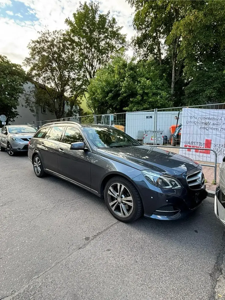 Gebraucht Mercedes E250 204 PS (150 kW) 2015 Grau Kombi
